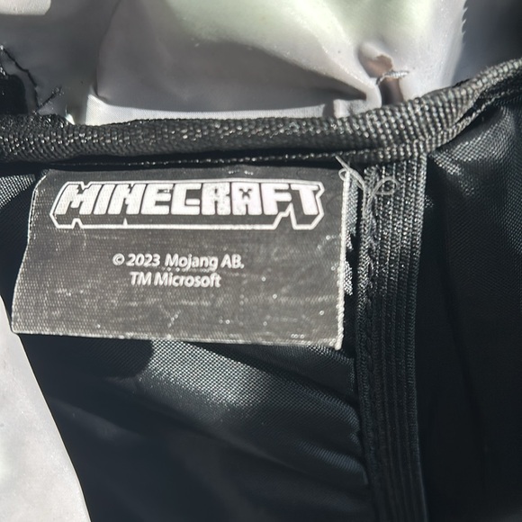 MINECRAFT 3 PIECES!! .Laptop/backpack , lunch box, Alex figurine. - Picture 7 of 12